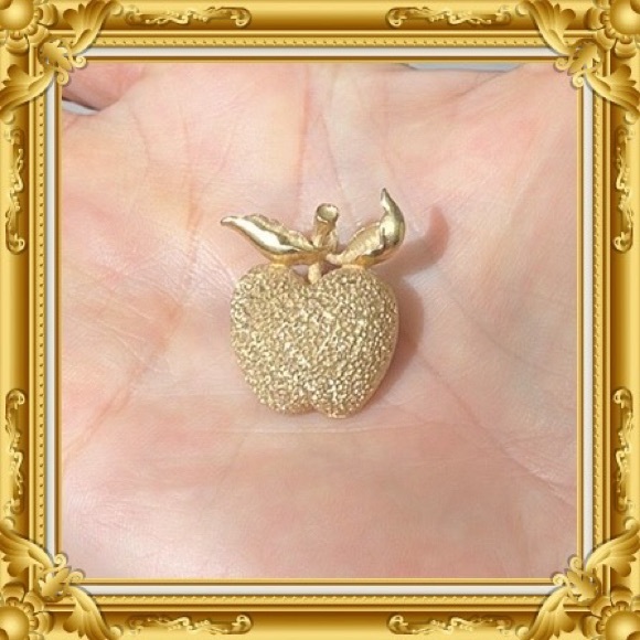 💕Beautiful Vintage Gold Tone Apple Brooch / Pin💕 - Picture 3 of 4
